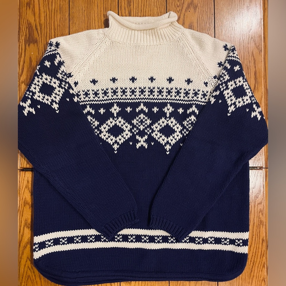 EUC Eddie Bauer women’s roll neck sweater, navy/cream, size medium, 100% cotton